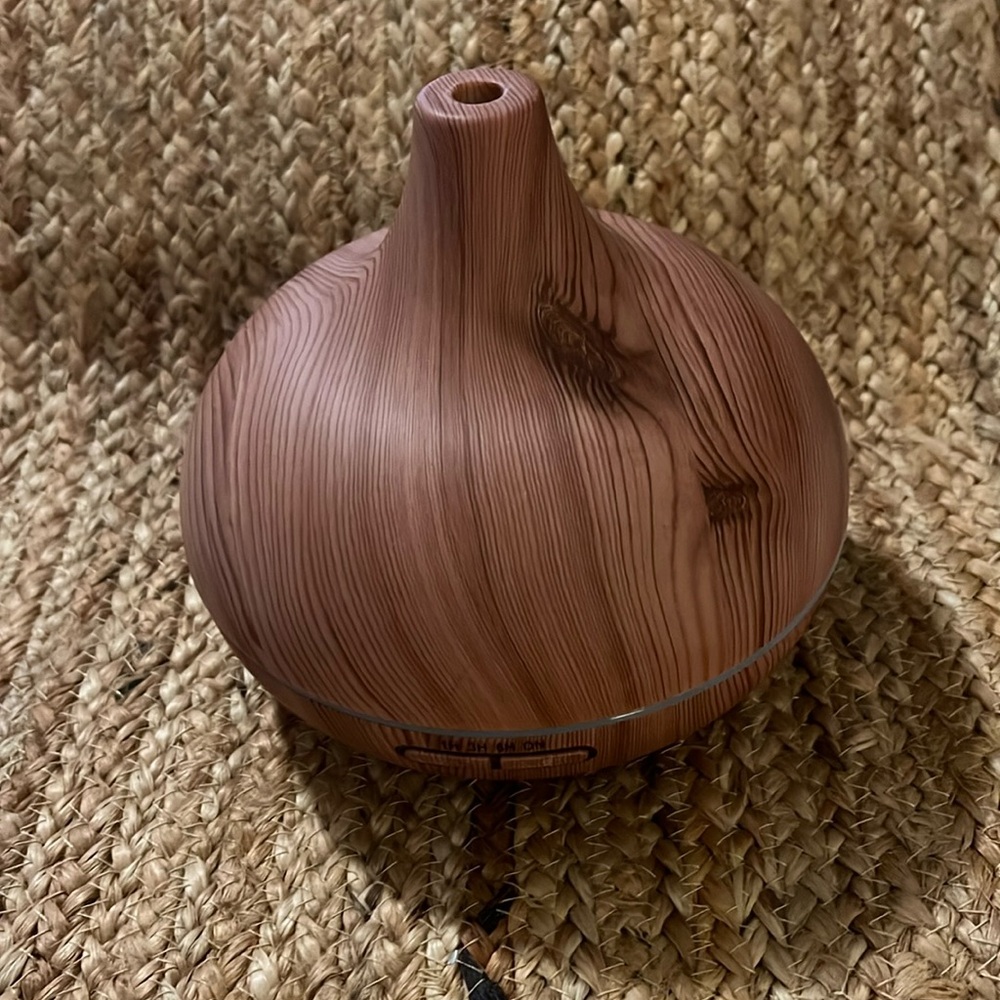 Aroma Essential Oil Diffuser Ultrasonic Cool Mist Humidifier - Color LED Lights
